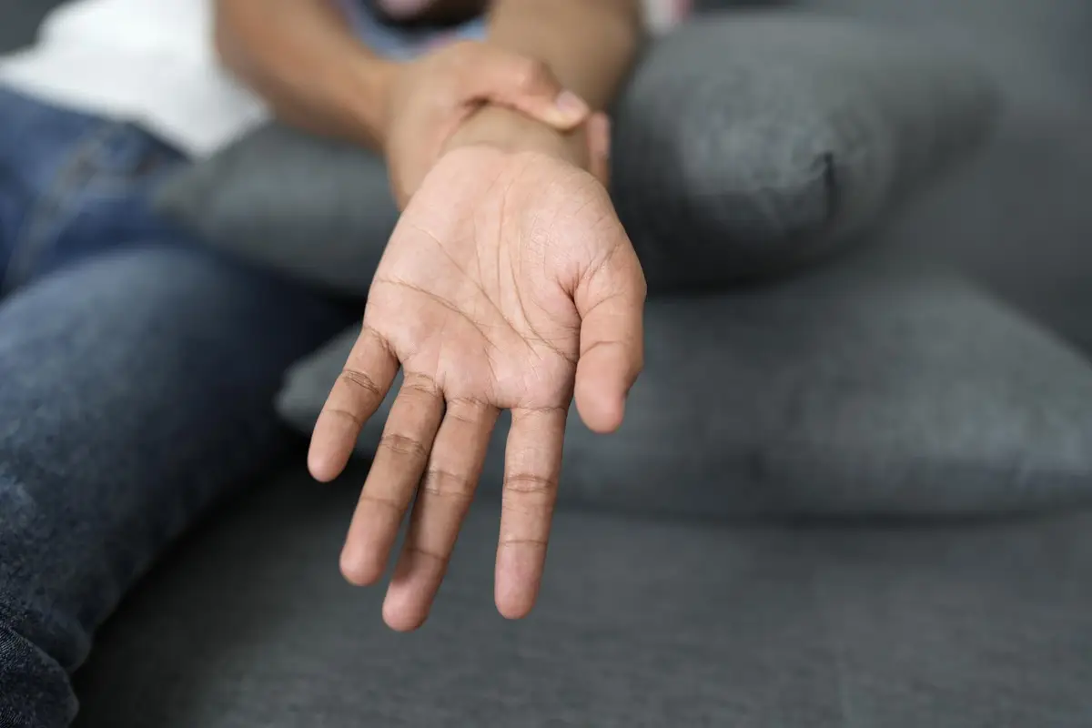 hands tremor stress