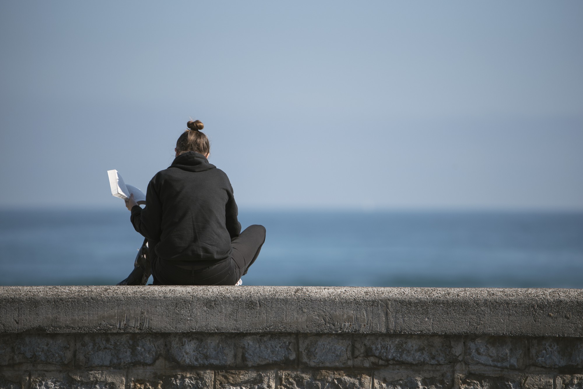 Pourquoi se sentir seul et abandonné fait si mal ?
