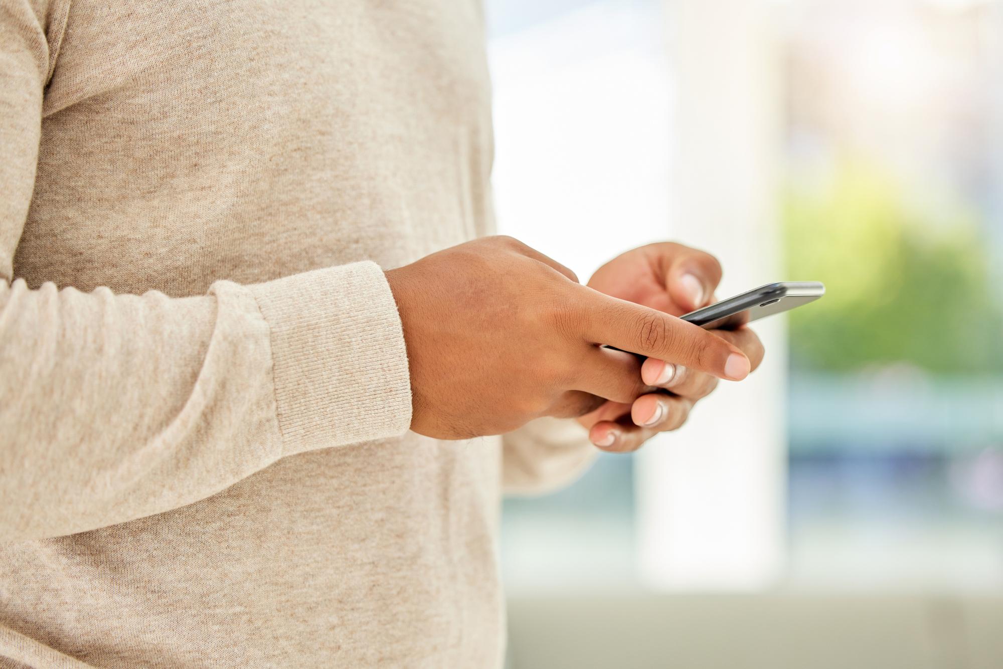 Comment rassurer l’autre sans être collé à son téléphone ?