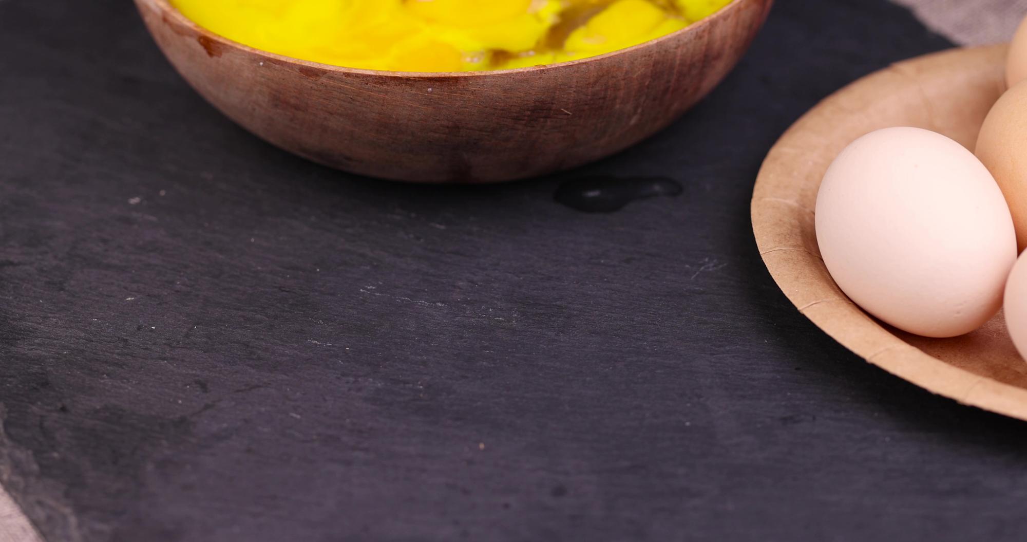 Est-ce une bonne idée de manger un œuf cru ?