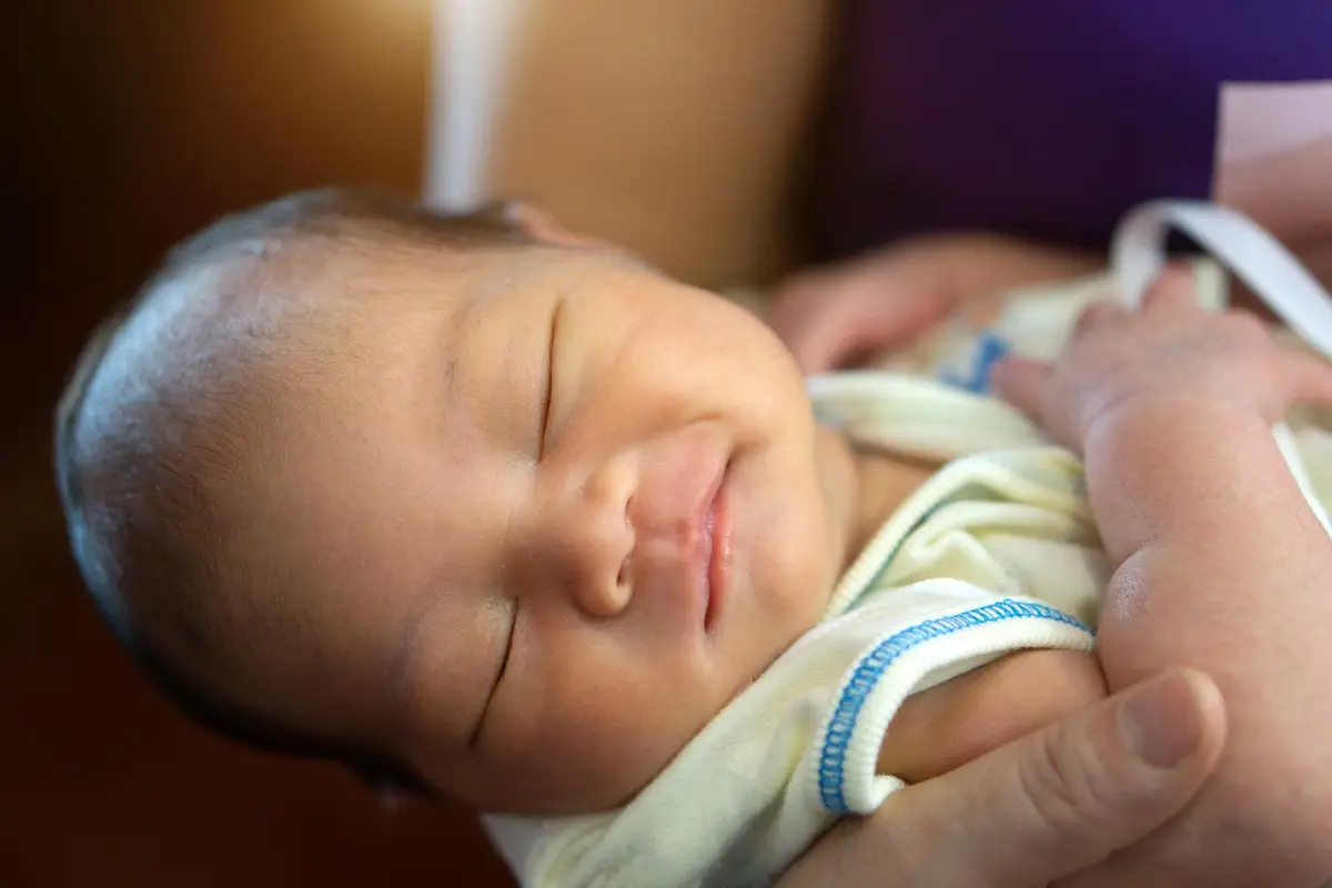 bebe premature couveuse